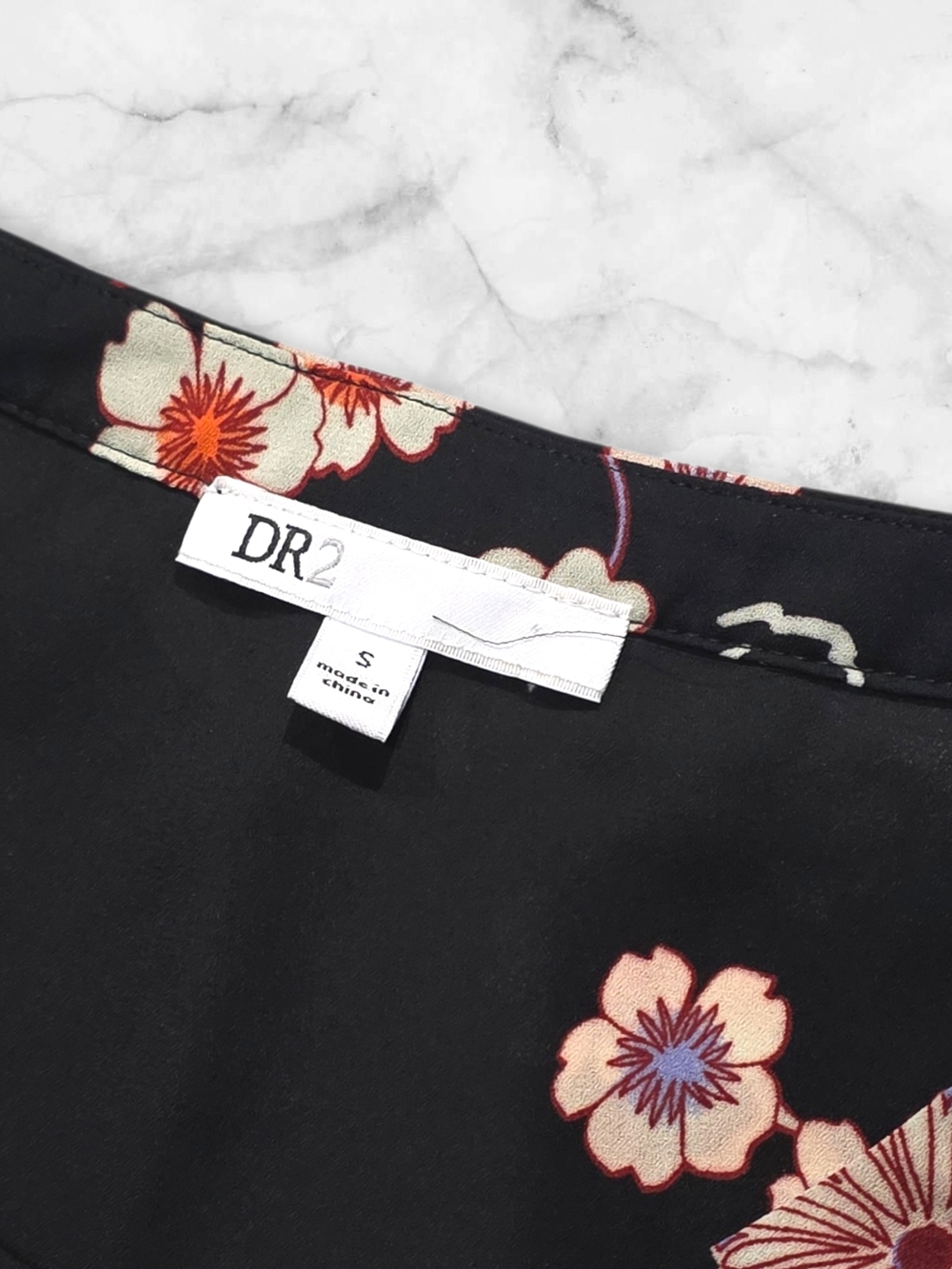 DR2 Woman's Almost Sleeveless Blouse Top Shirt Size Small (S) E45 - Picture 3 of 9